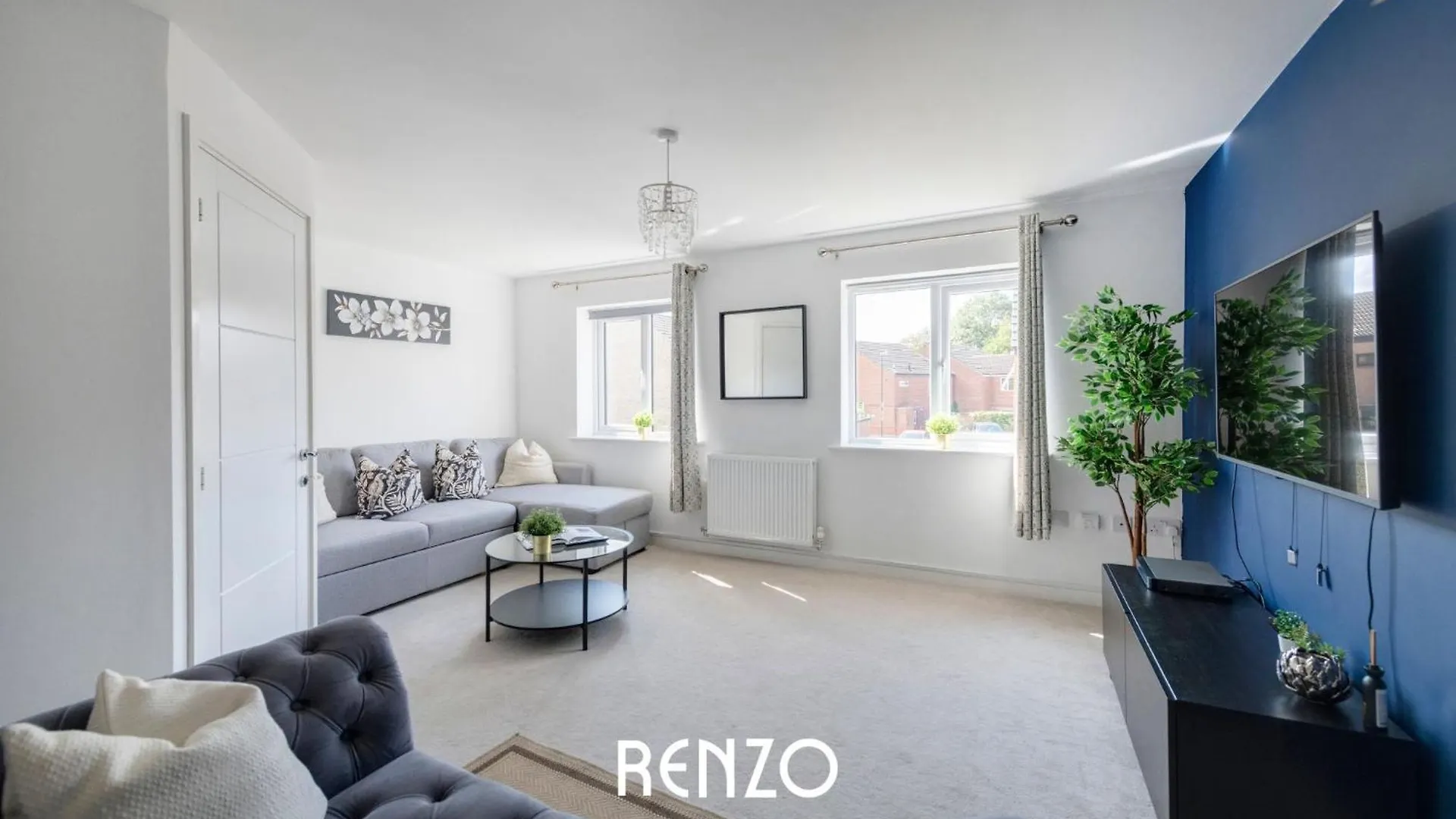 Gorgeous 4-Bed Home In Nottingham By Renzo, Free Driveway Parking, Great Location!