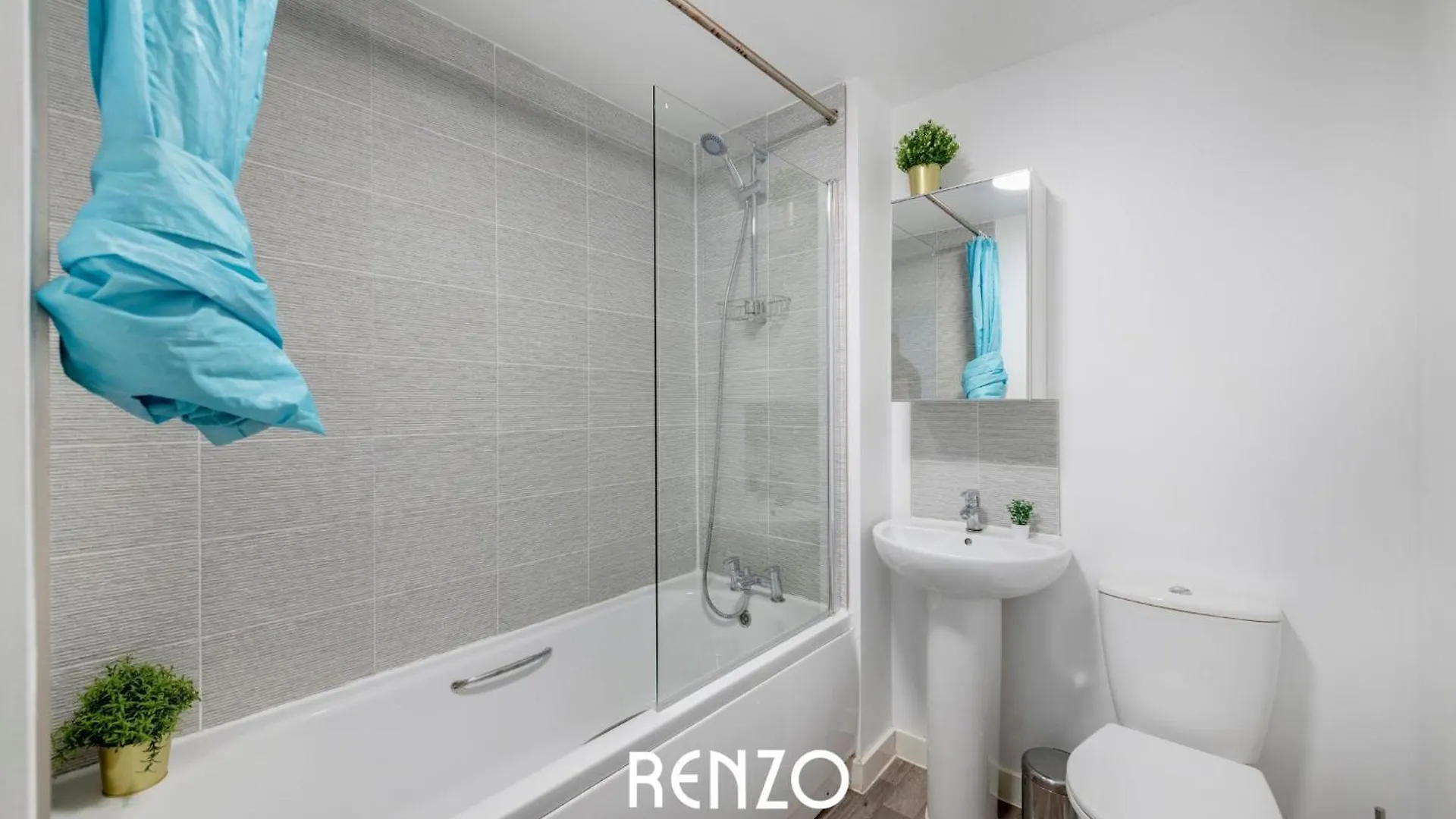 Gorgeous 4-Bed Home In Nottingham By Renzo, Free Driveway Parking, Great Location! 0*,  United Kingdom