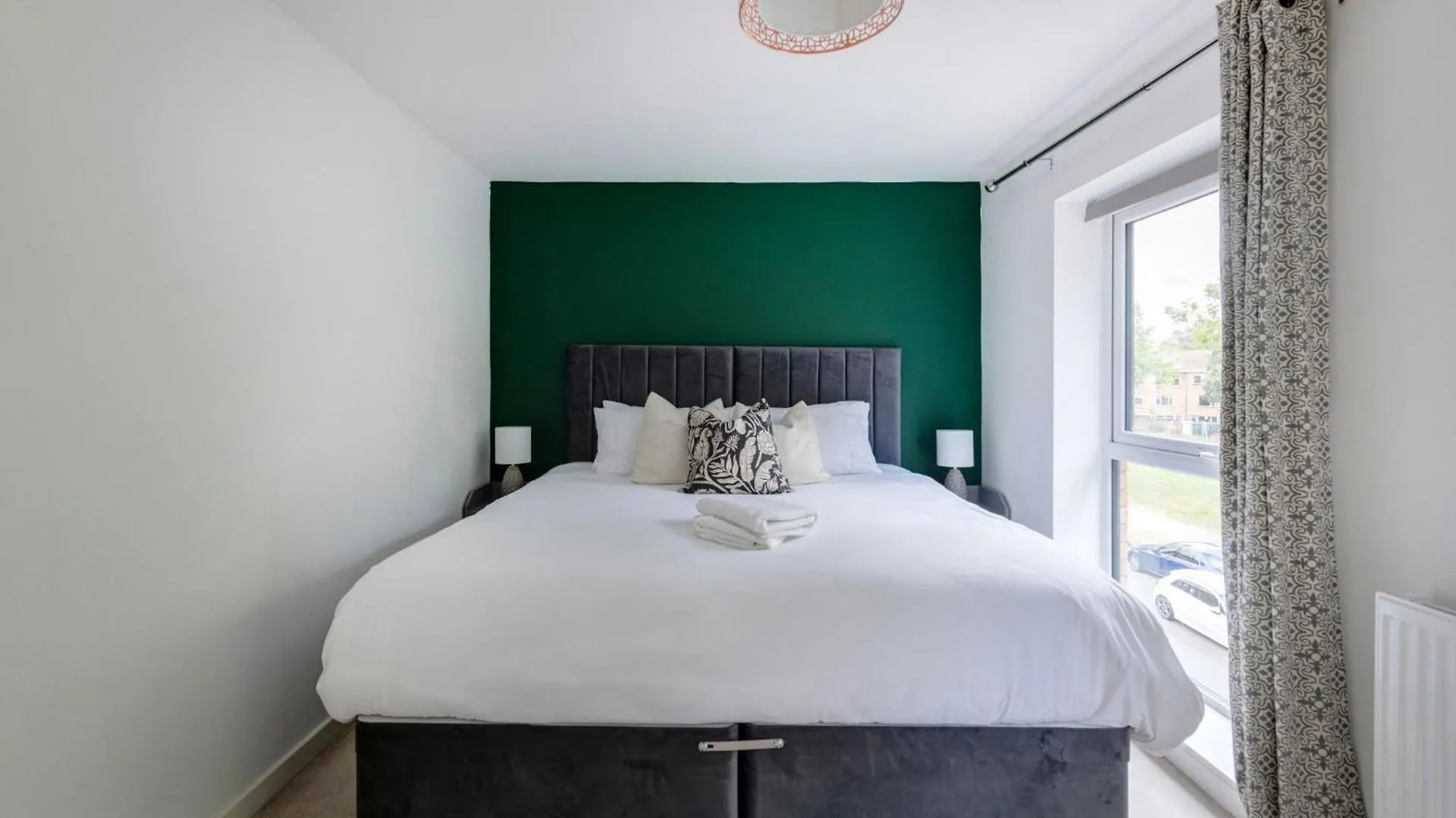 Gorgeous 4-Bed Home In Nottingham By Renzo, Free Driveway Parking, Great Location! Apartment