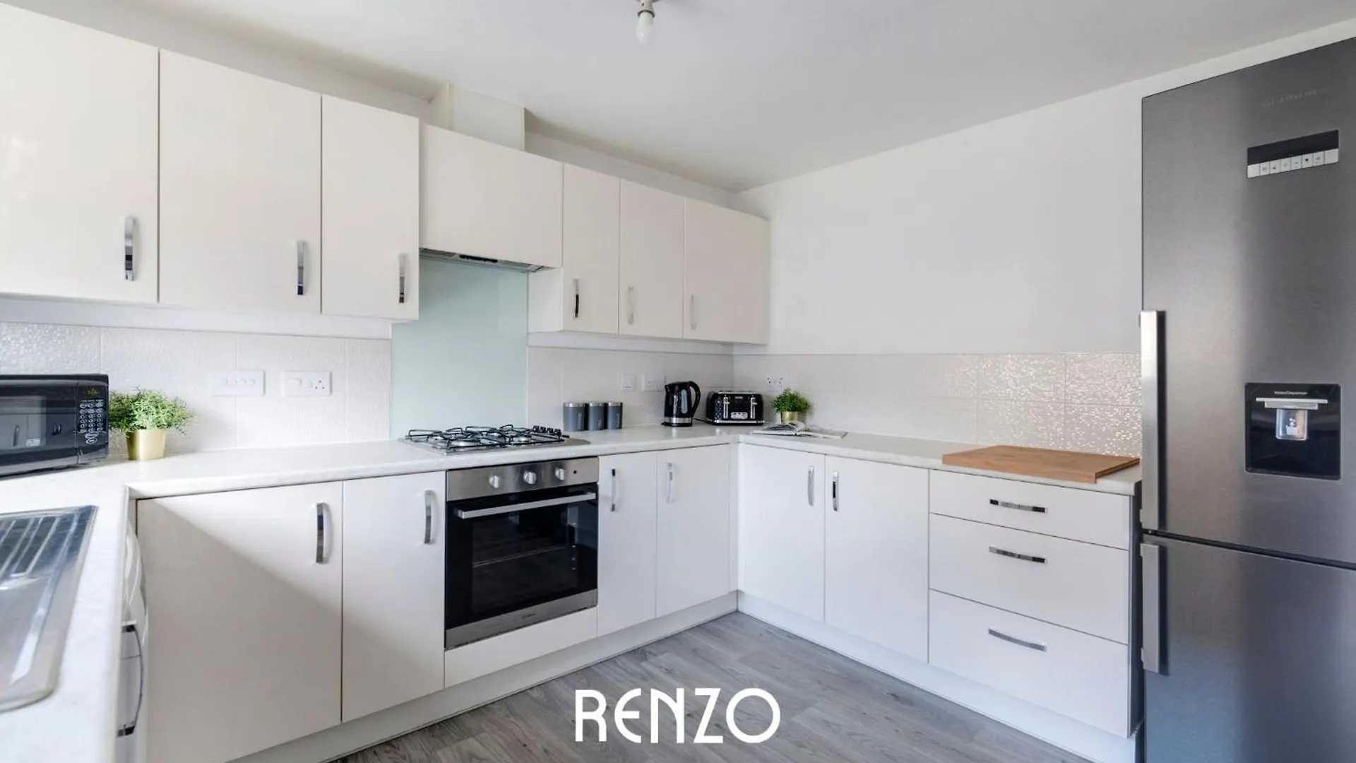 Apartment Gorgeous 4-Bed Home In Nottingham By Renzo, Free Driveway Parking, Great Location!