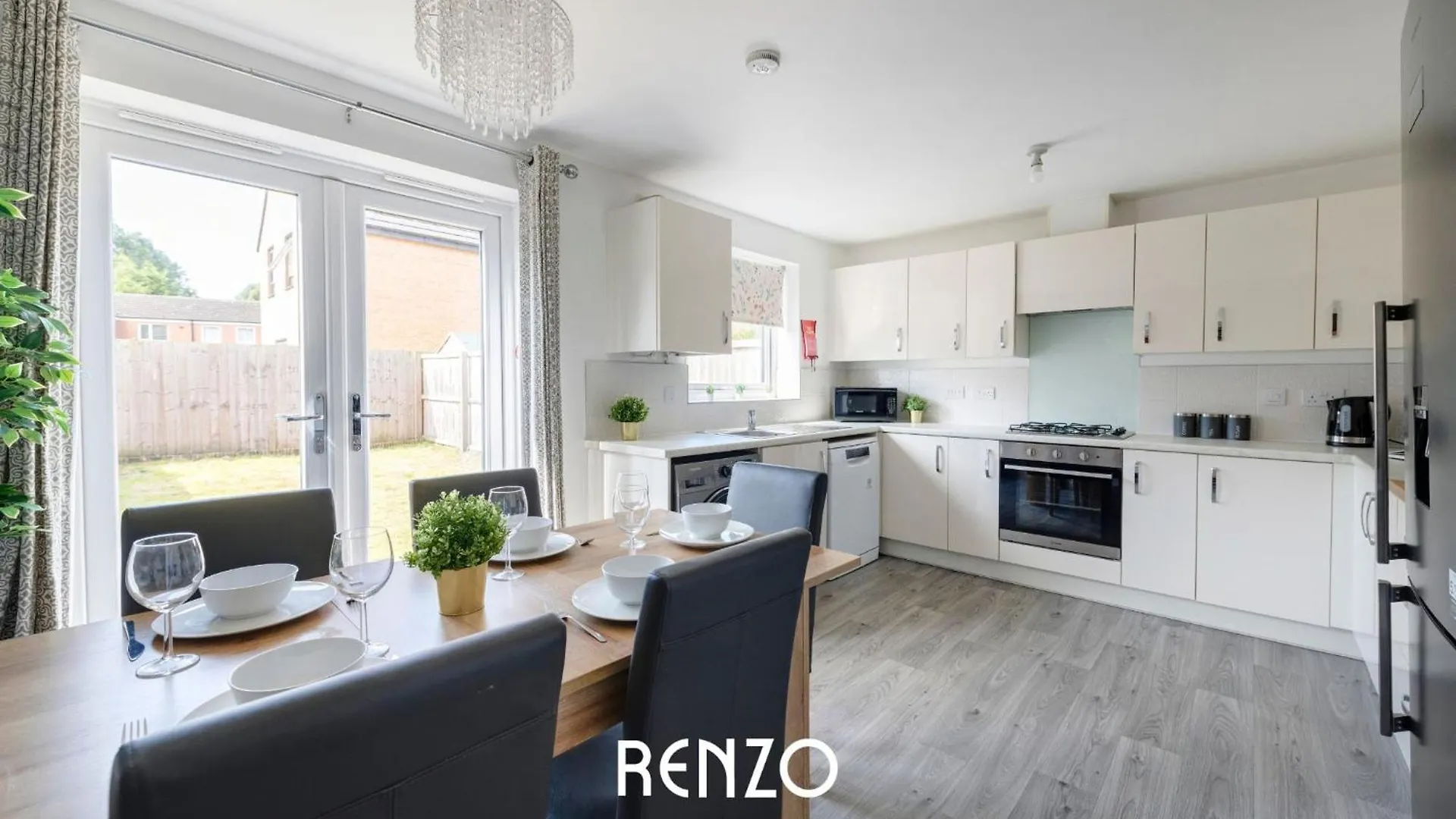 Gorgeous 4-Bed Home In Nottingham By Renzo, Free Driveway Parking, Great Location!