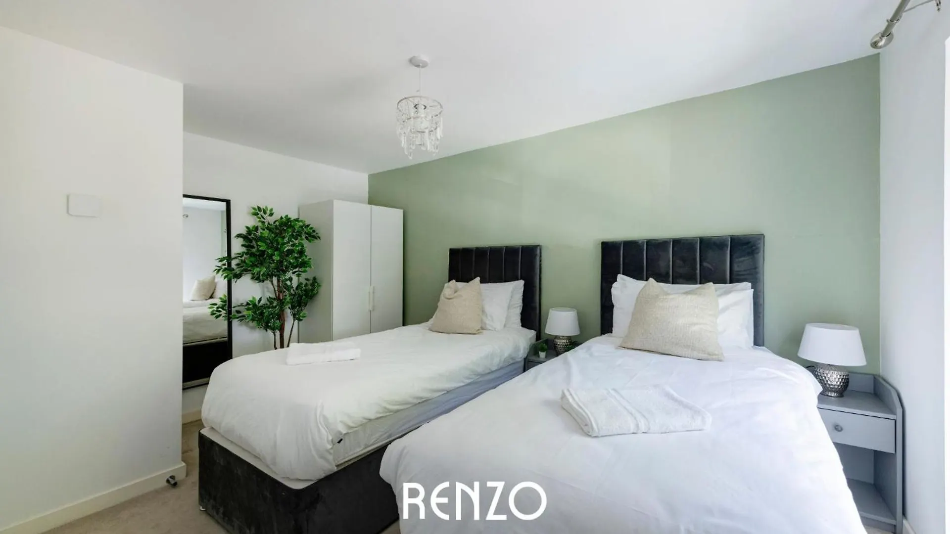 Gorgeous 4-Bed Home In Nottingham By Renzo, Free Driveway Parking, Great Location! Apartmán