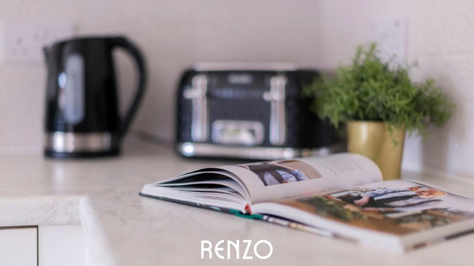 Gorgeous 4-Bed Home In Nottingham By Renzo, Free Driveway Parking, Great Location! 0*,  Velká Británie